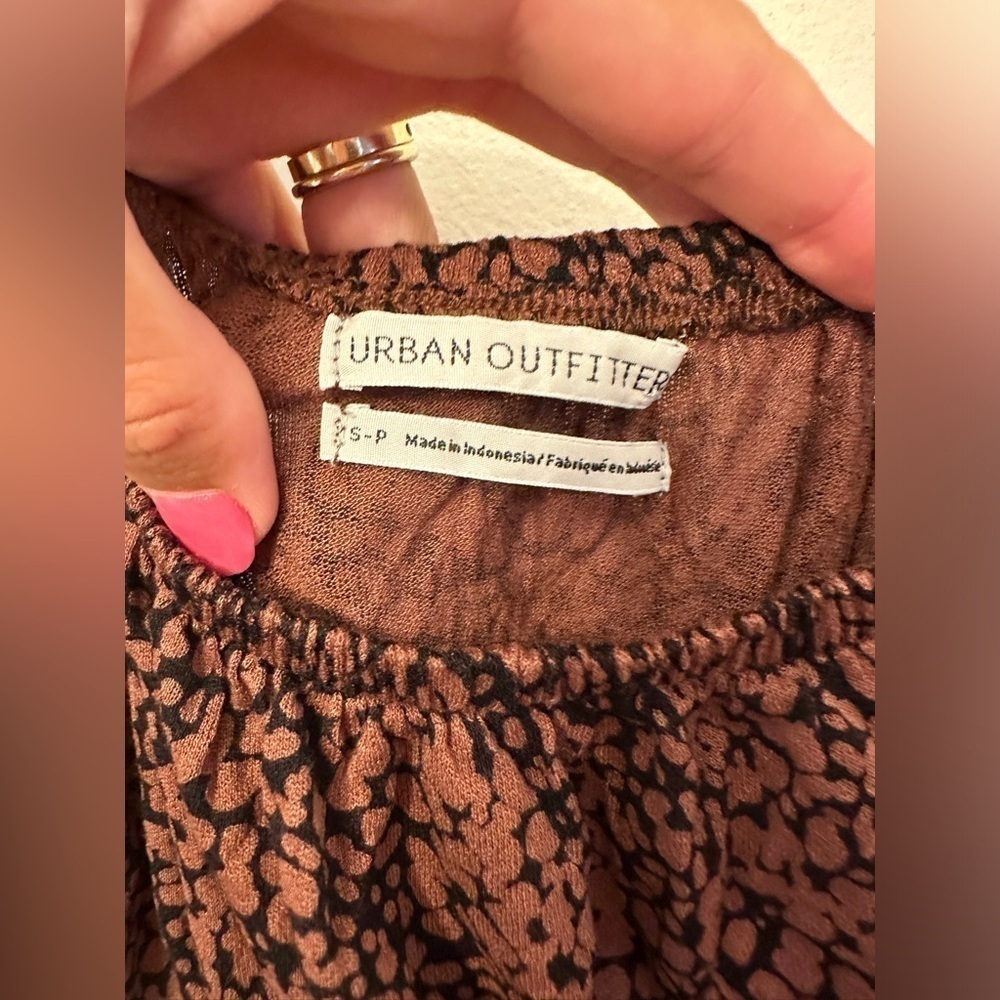 Urban Outfitters Cropped One Shoulder Brown and Black Blouse Small - Picture 3 of 4